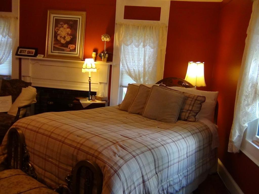 Buffalo Tavern Bed And Breakfast West Jefferson Zimmer foto